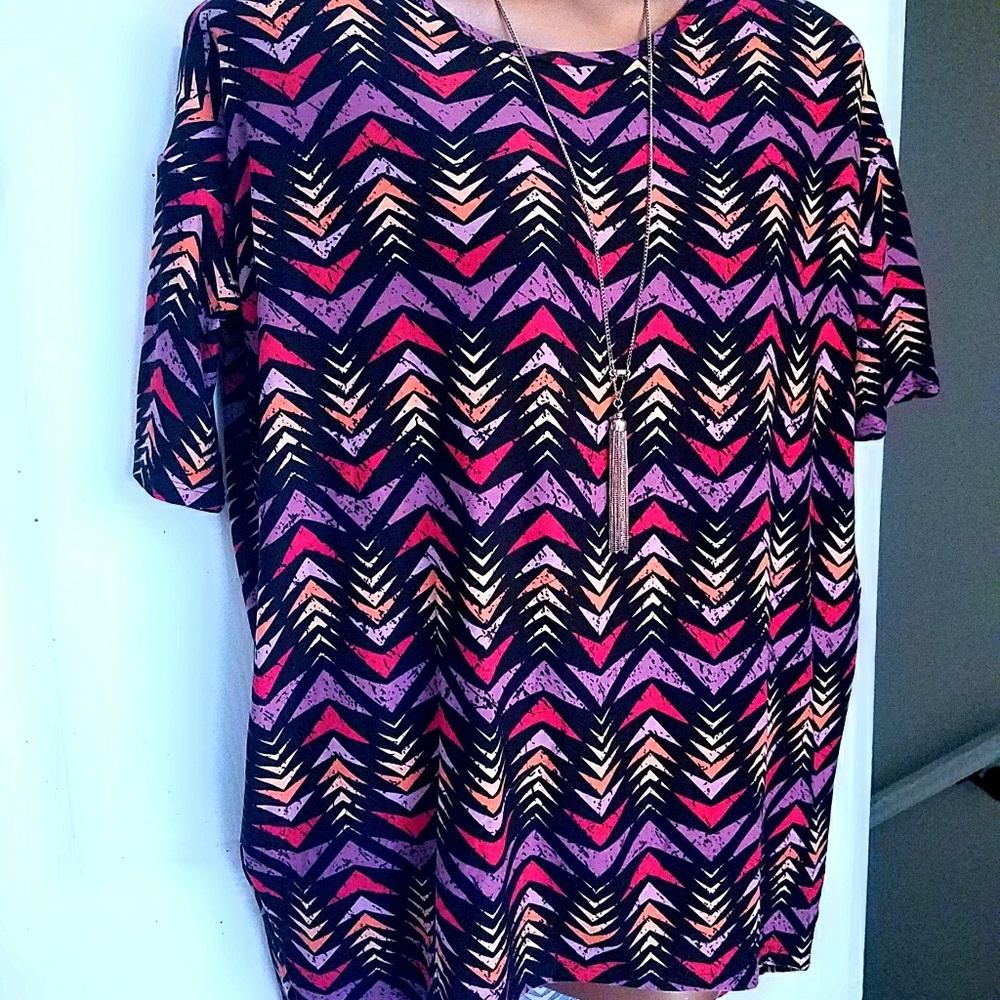 Lularoe Irma top (fits size XS - M)